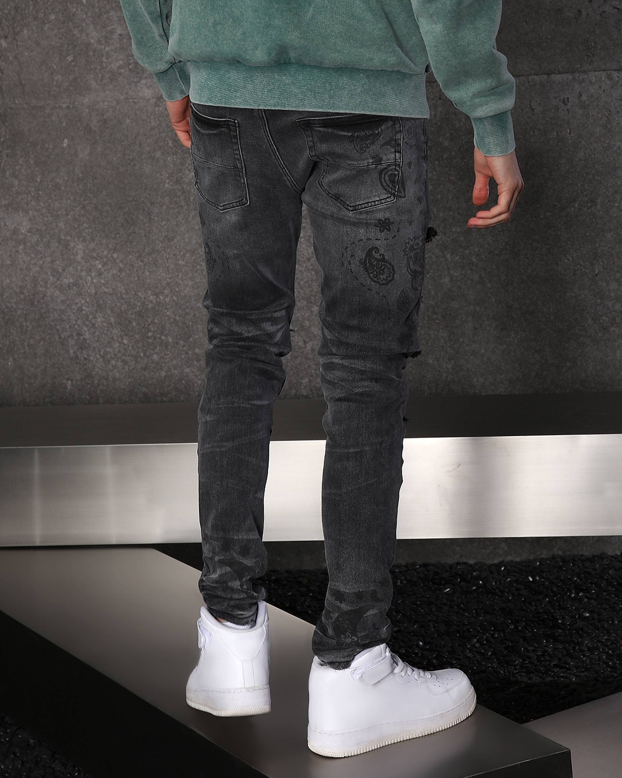 Sleek Men’s Black Distressed Skinny Jeans with Floral Prints