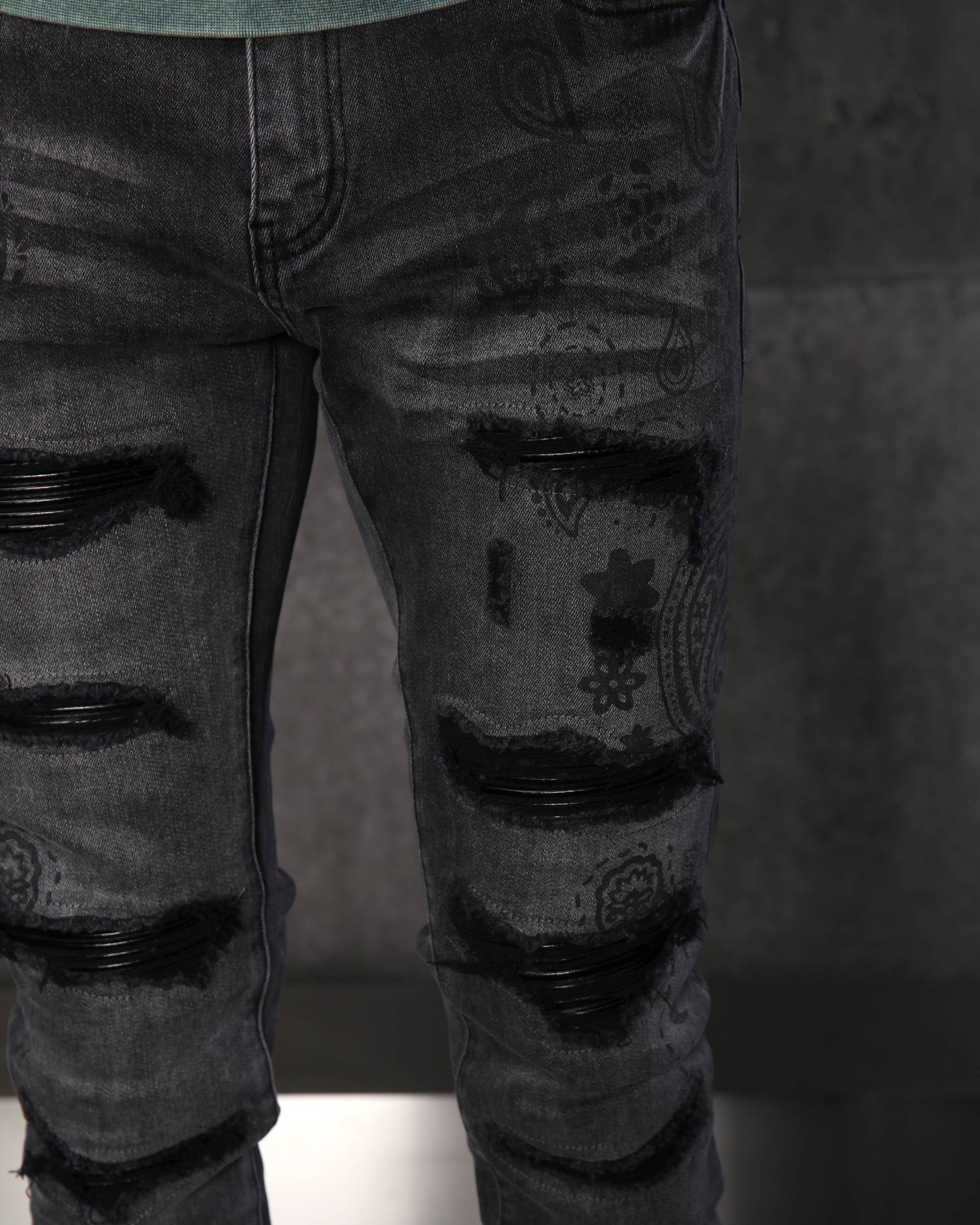 Sleek Men’s Black Distressed Skinny Jeans with Floral Prints